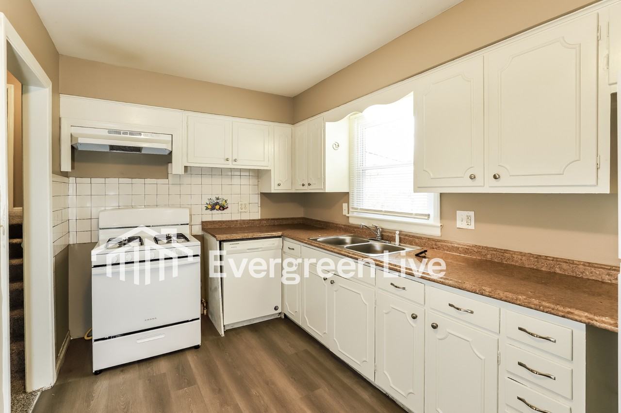 600 E 91st St - Photo 6 of 15