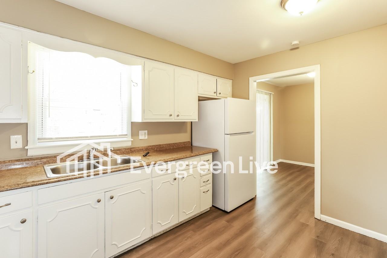 600 E 91st St - Photo 7 of 15