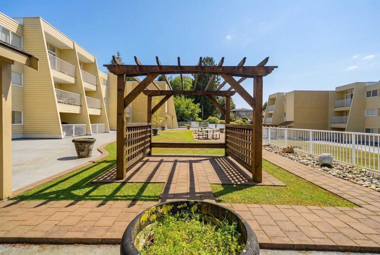 5545 15B Avenue #101 - Photo 2 of 12