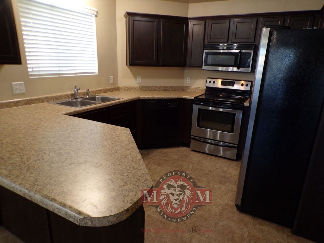 104 E Resaca Dr #E2 - Photo 5 of 31