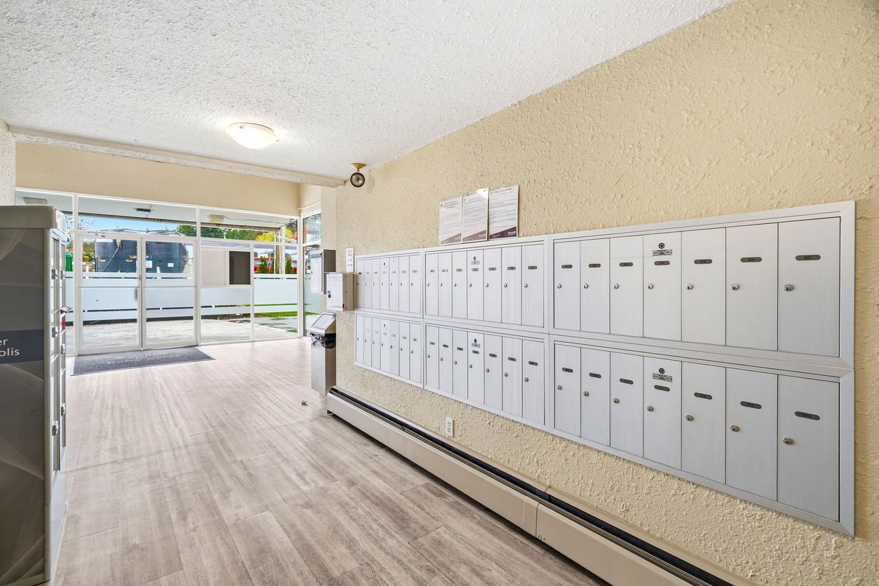 5545 15B Avenue #101 - Photo 4 of 12