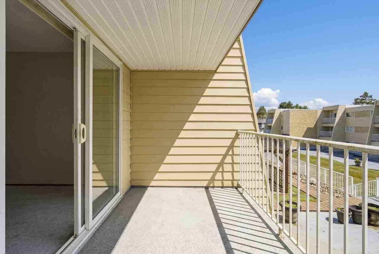 5545 15B Avenue #101 - Photo 5 of 12