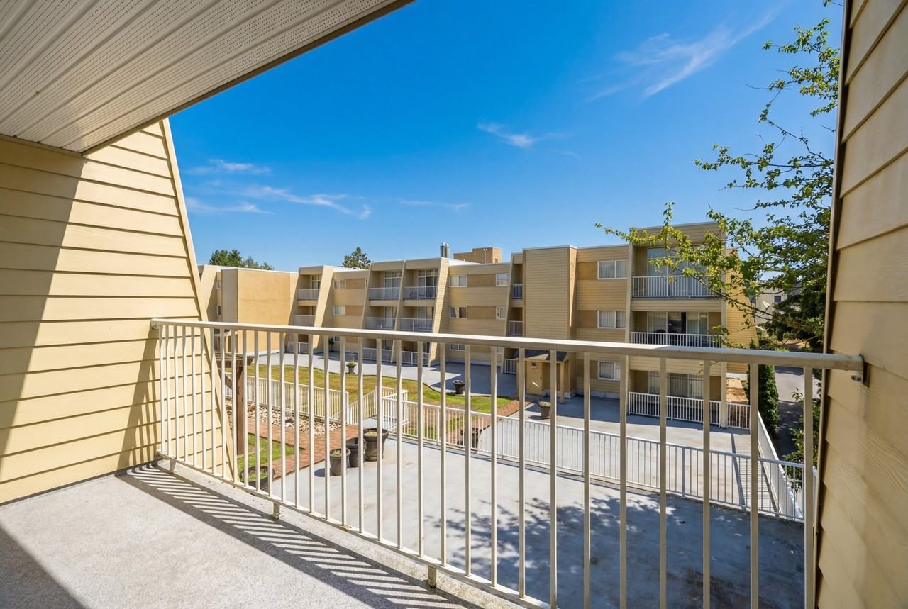 5545 15B Avenue #101 - Photo 6 of 12