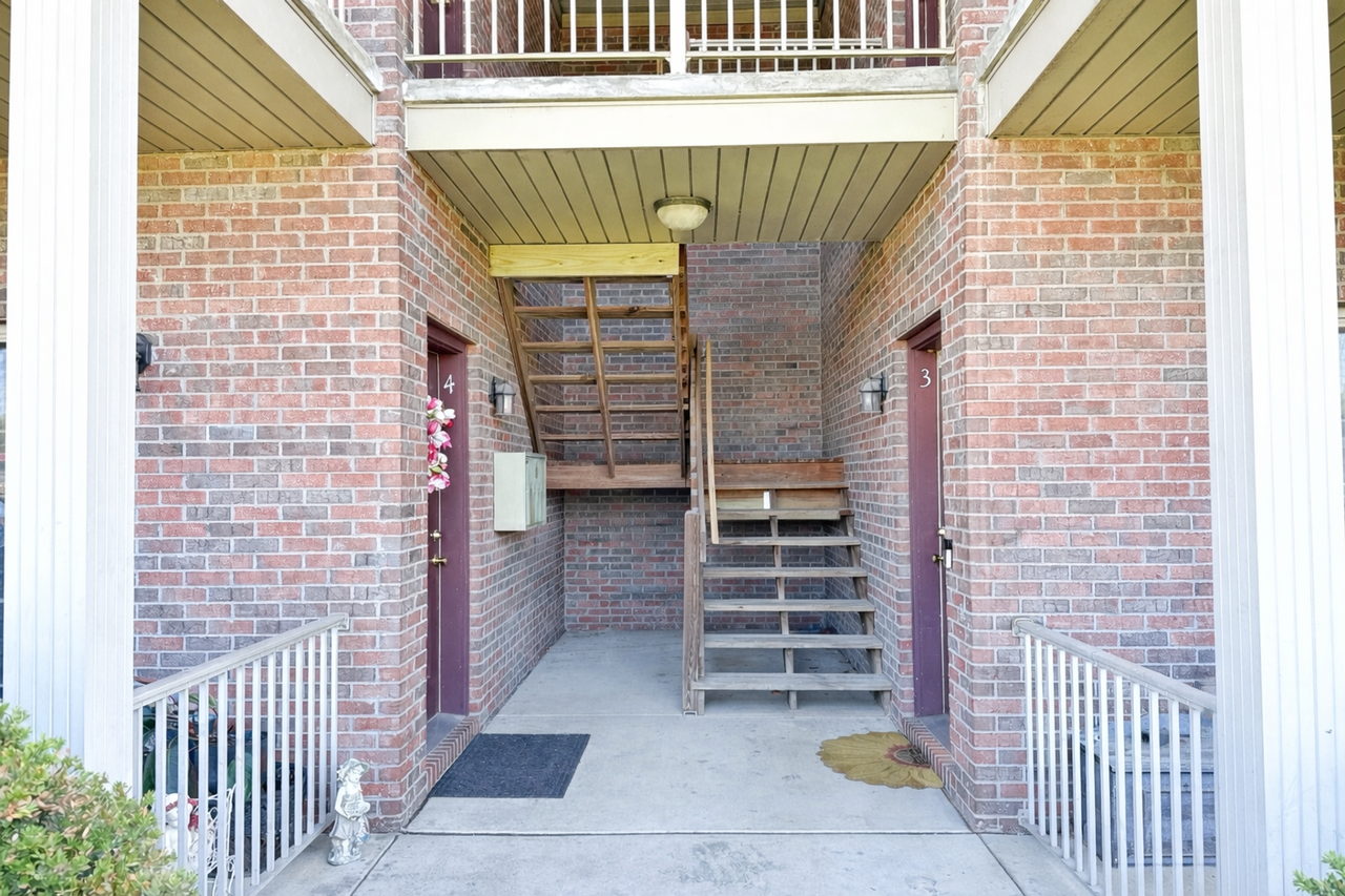 1713 N Spring Street - Photo 4 of 20