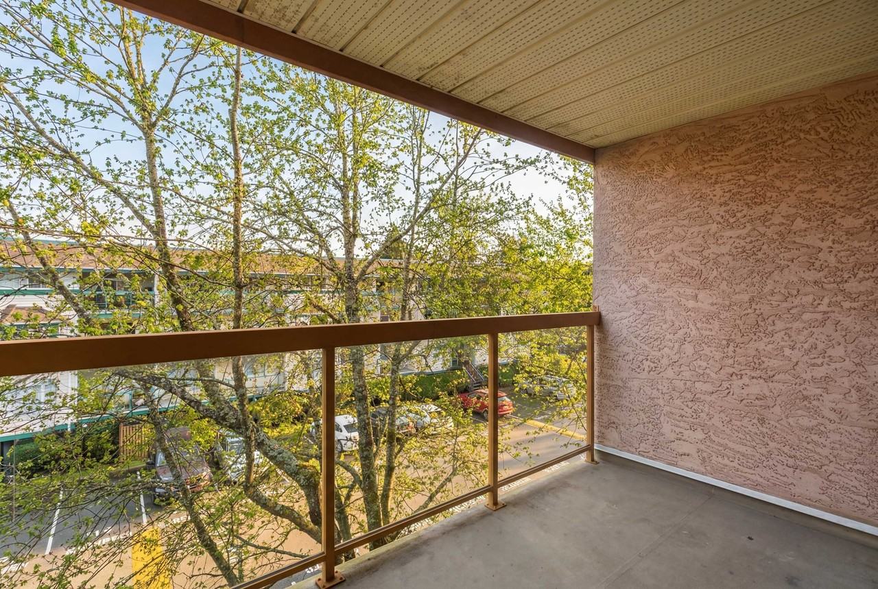 1660 56 Street #404 - Photo 6 of 22