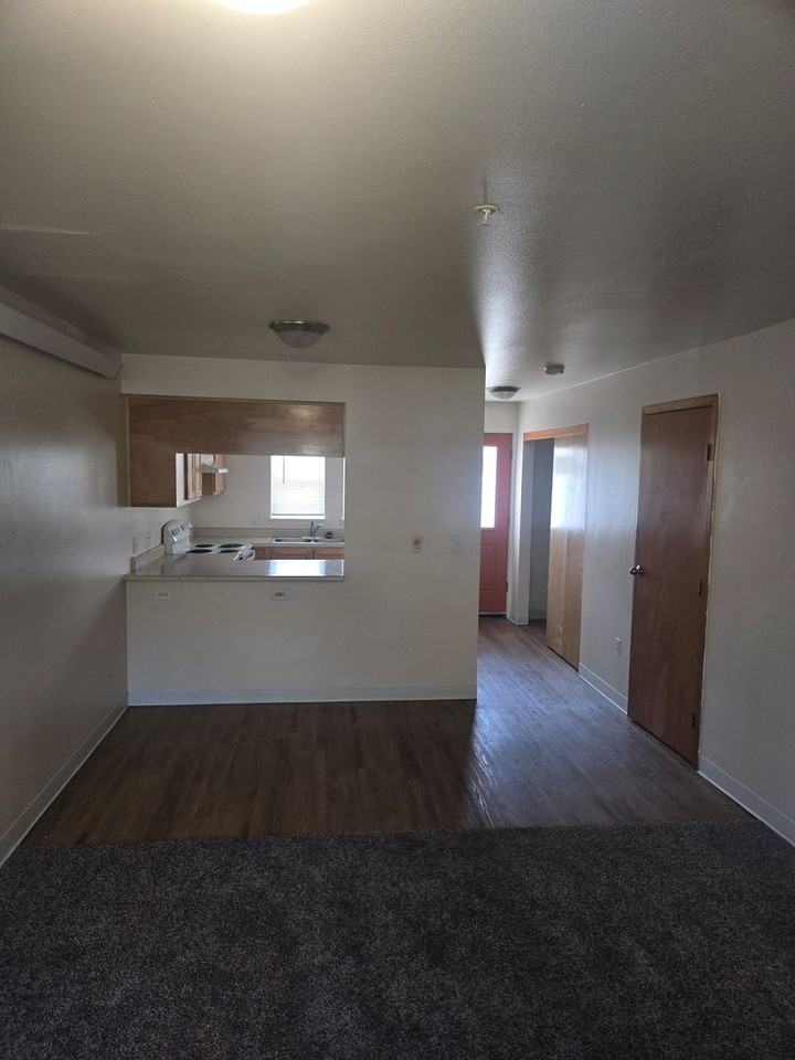Sequoia Square Apartments - Photo 2 of 6