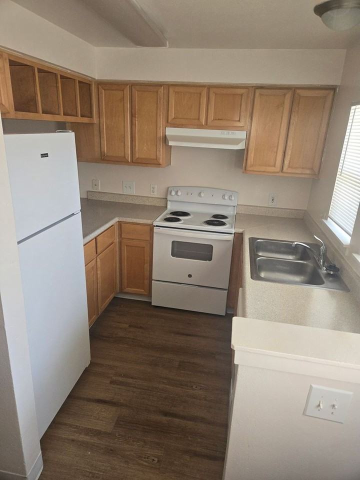 Sequoia Square Apartments - Photo 3 of 6