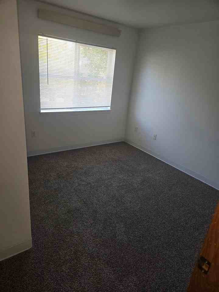 Sequoia Square Apartments - Photo 4 of 6