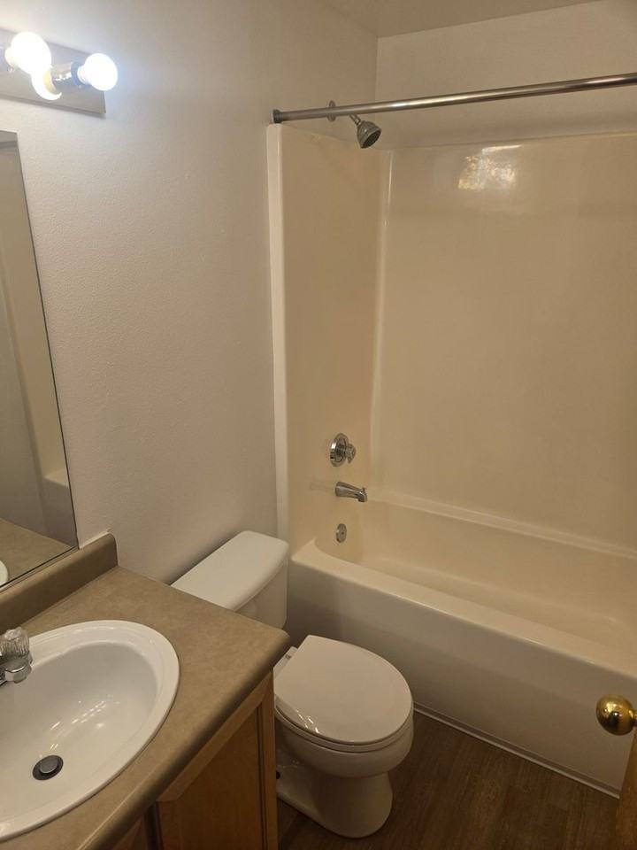 Sequoia Square Apartments - Photo 5 of 6