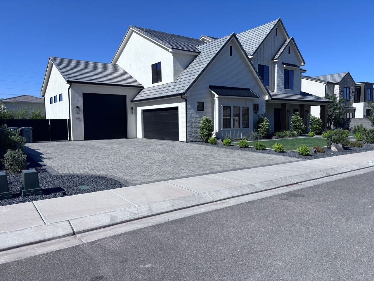 1621 W Approach Ln - Photo 3 of 48