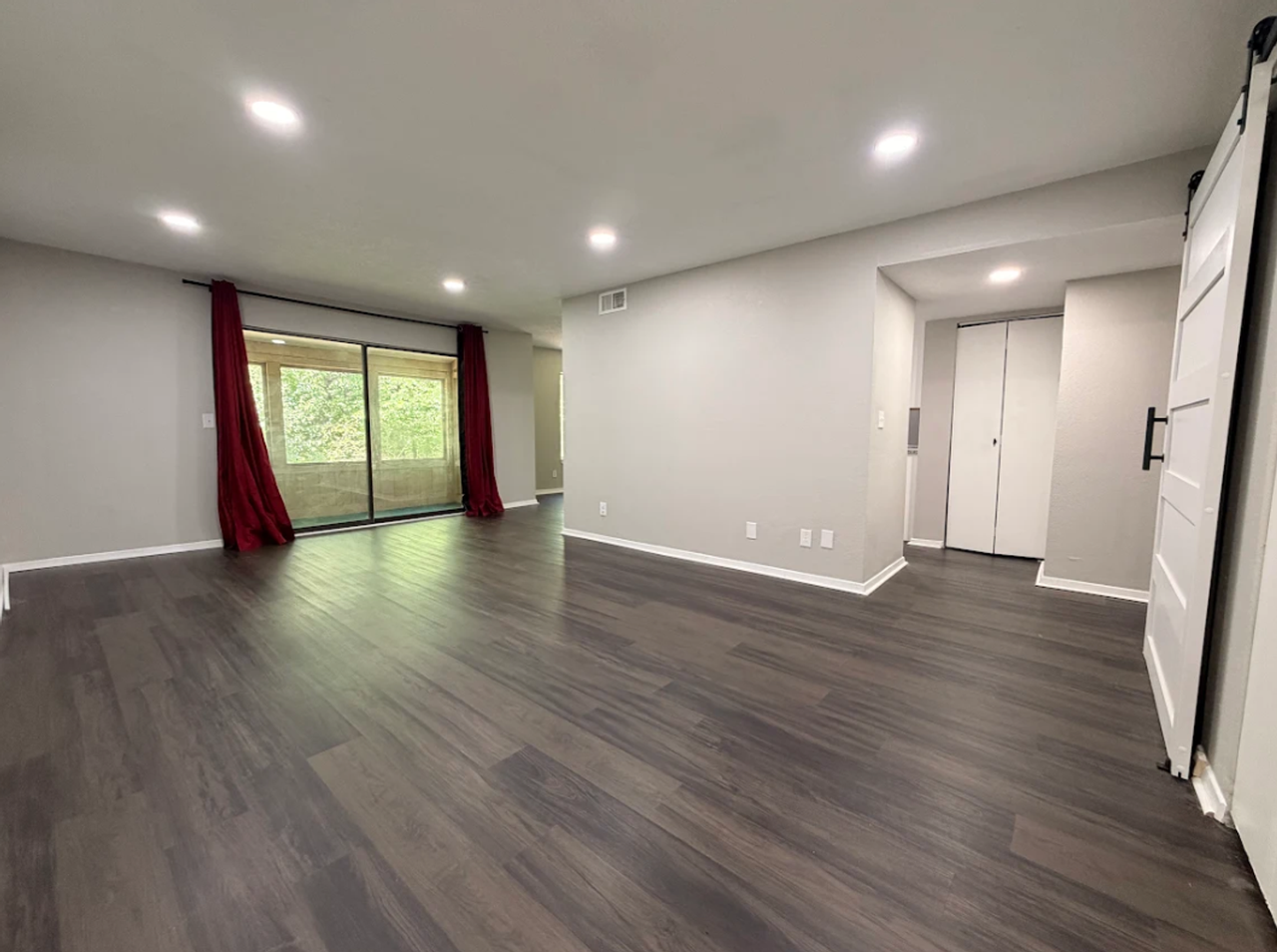 225 Seasons Pkwy - Photo 3 of 8