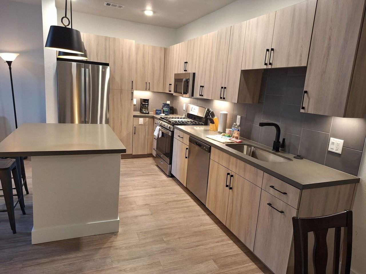 8355 E 32nd Ave - Photo 2 of 9