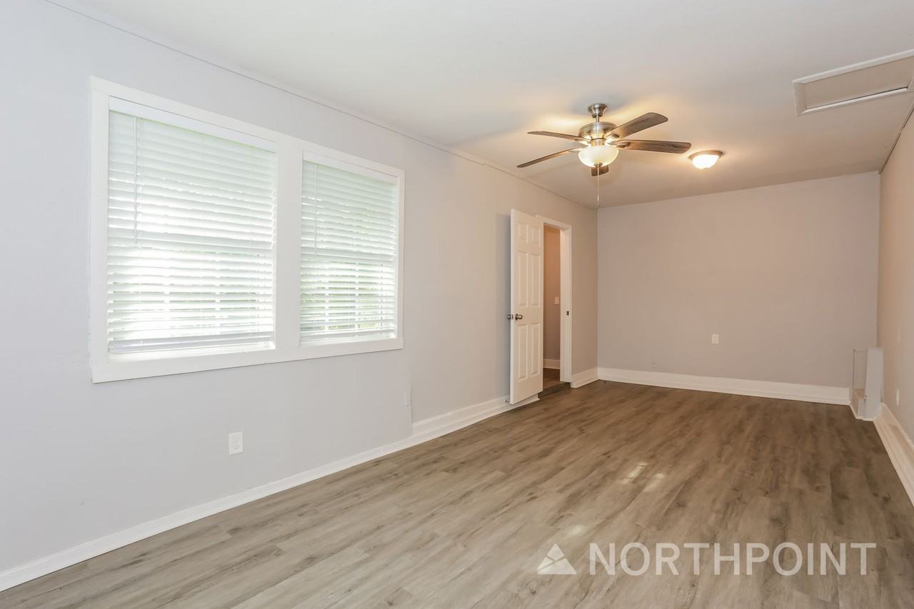 1009 E Jefferson St - Photo 4 of 17