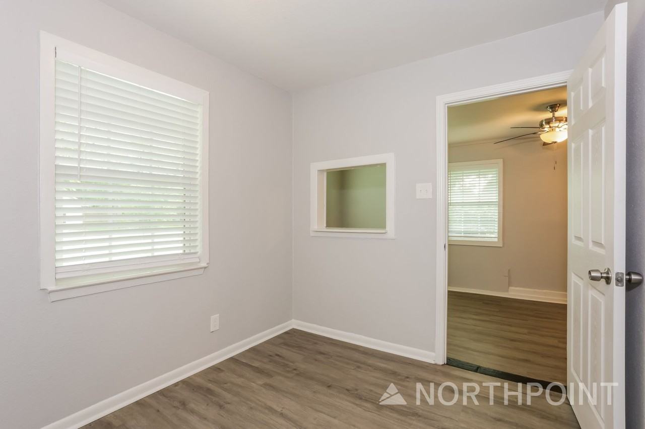 1009 E Jefferson St - Photo 5 of 17