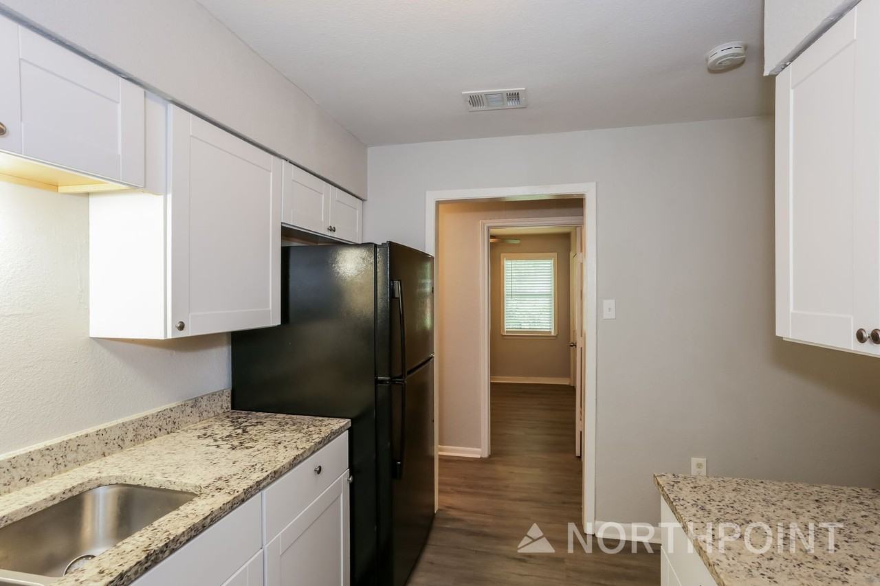 1009 E Jefferson St - Photo 7 of 17