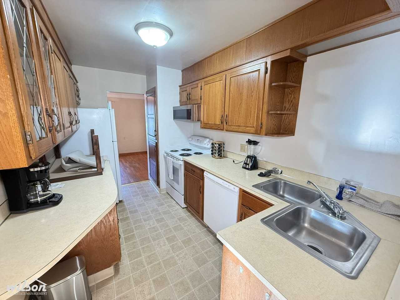 3401 W Yakima Ave - Photo 6 of 14