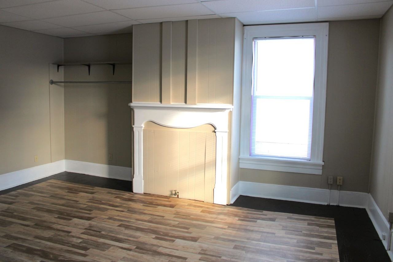 975 Church St - Photo 7 of 29