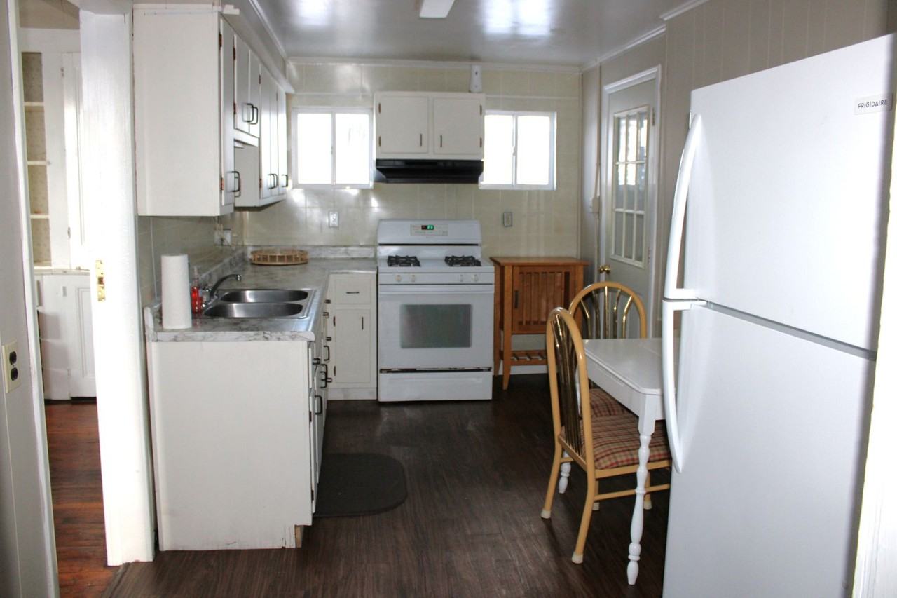 975 Church St - Photo 5 of 25