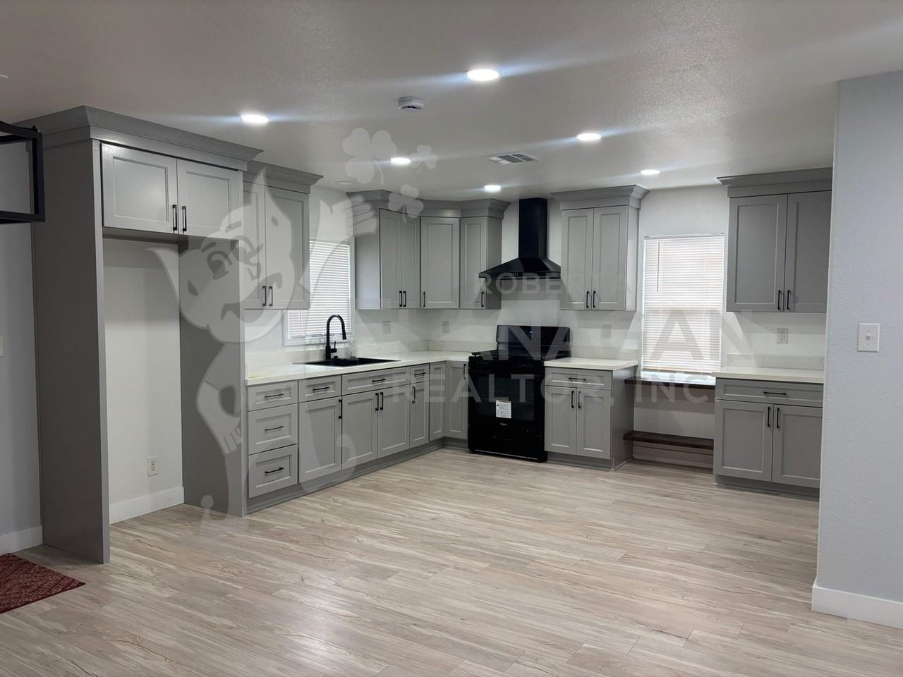 2340 Circle Dr - Photo 2 of 19