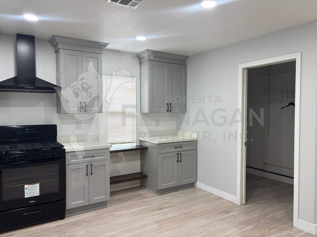 2340 Circle Dr - Photo 3 of 19