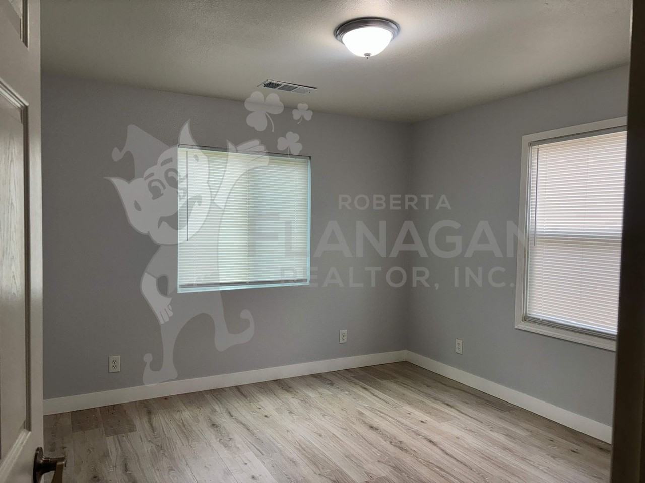 2340 Circle Dr - Photo 4 of 19