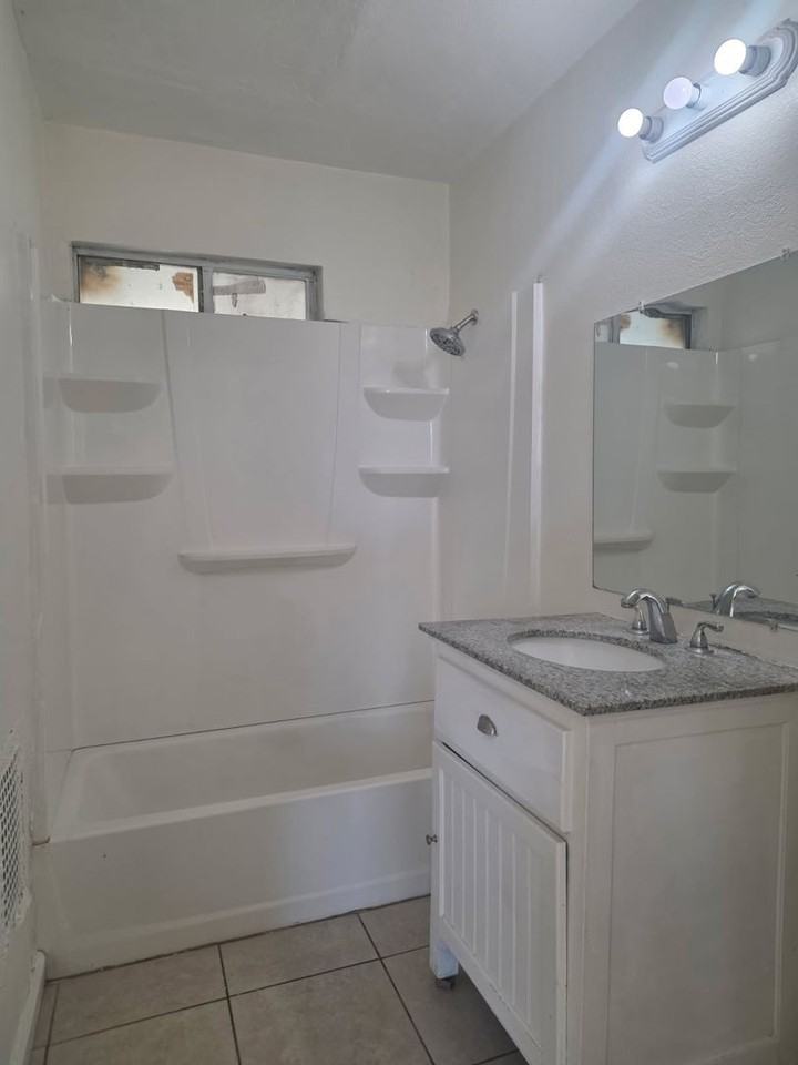 2510 S P St - Photo 3 of 14