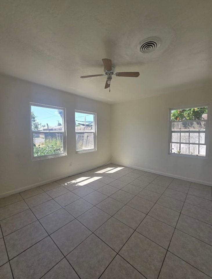 2510 S P St - Photo 5 of 14