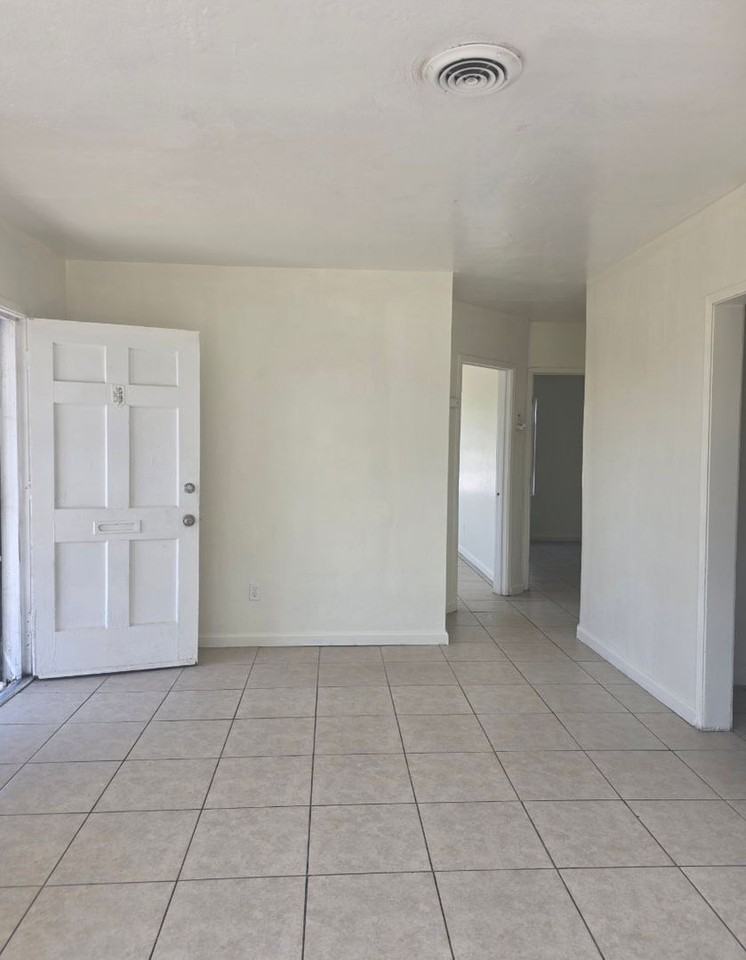 2510 S P St - Photo 6 of 14