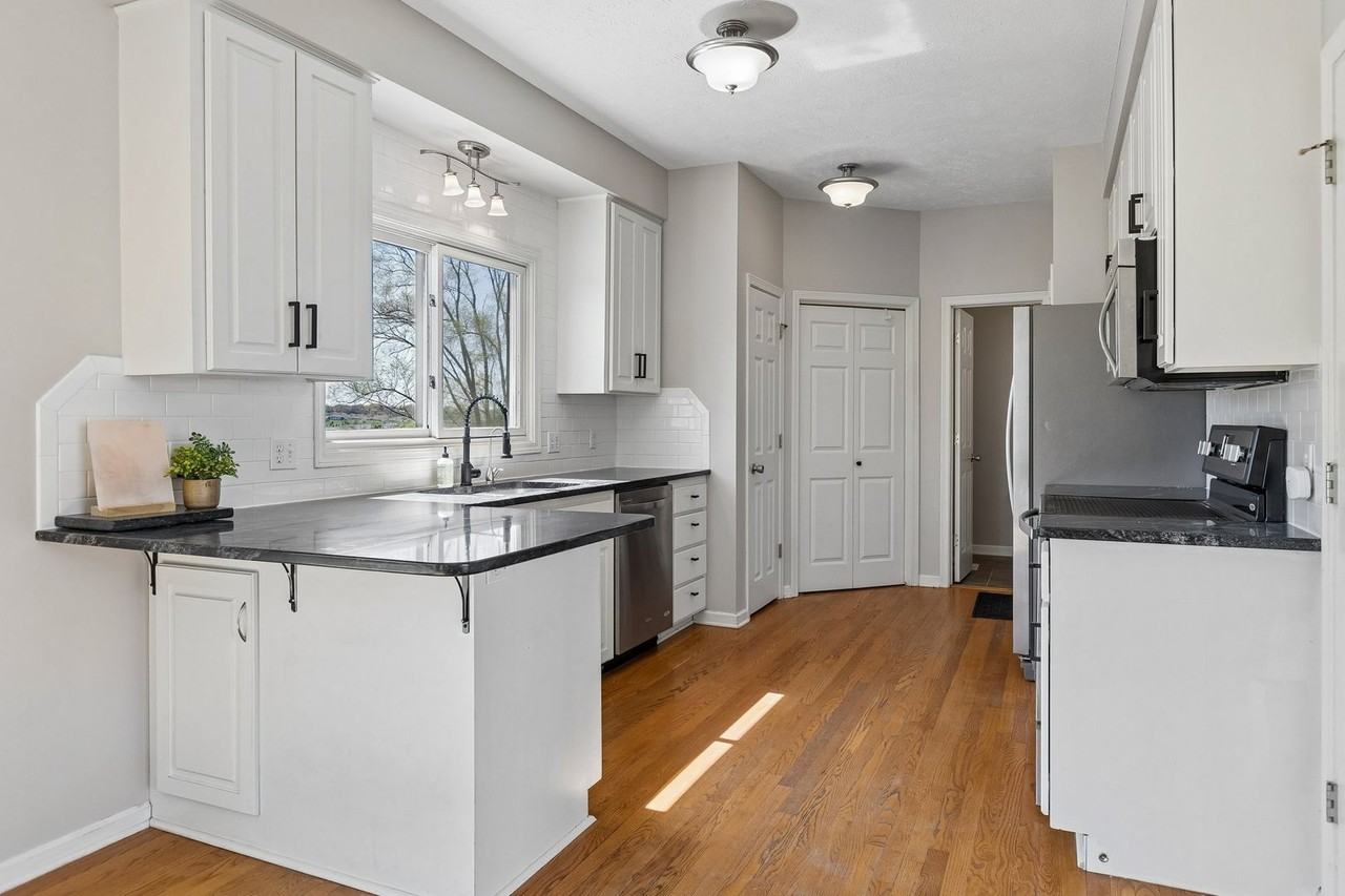 6108 N 80th St - Photo 5 of 24