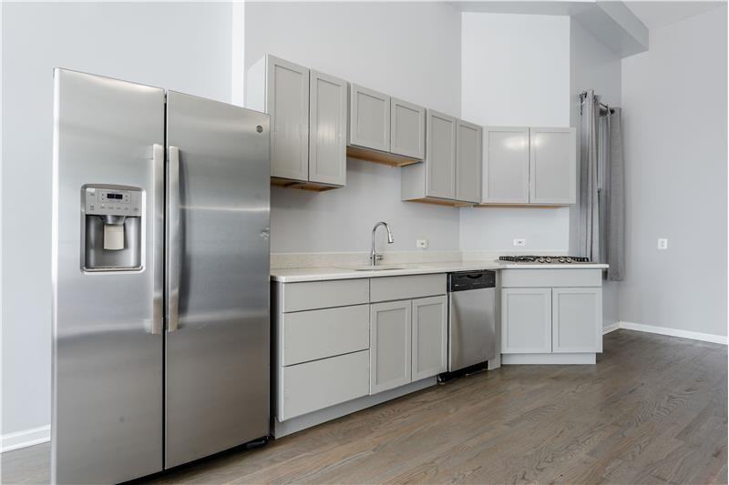 1876 N Hoyne Ave #2 - Photo 3 of 11