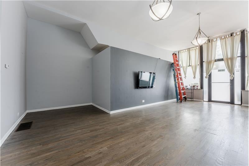 1876 N Hoyne Ave #2 - Photo 4 of 11