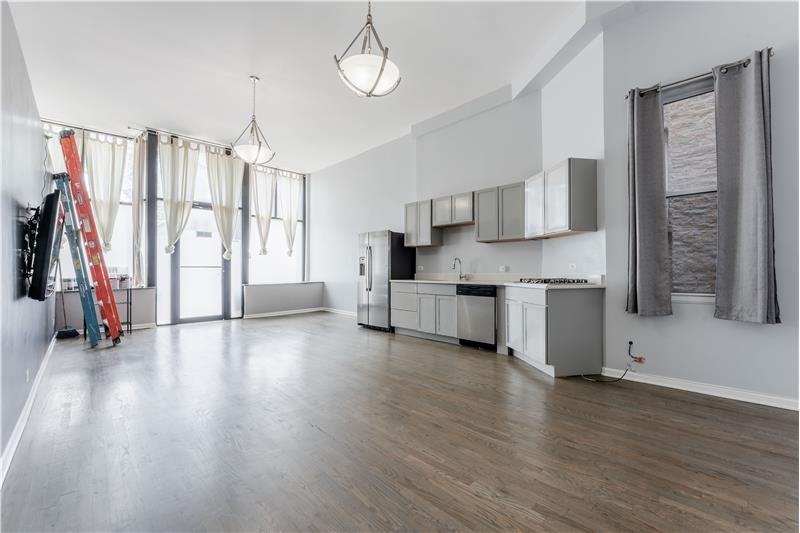 1876 N Hoyne Ave #2 - Photo 5 of 11