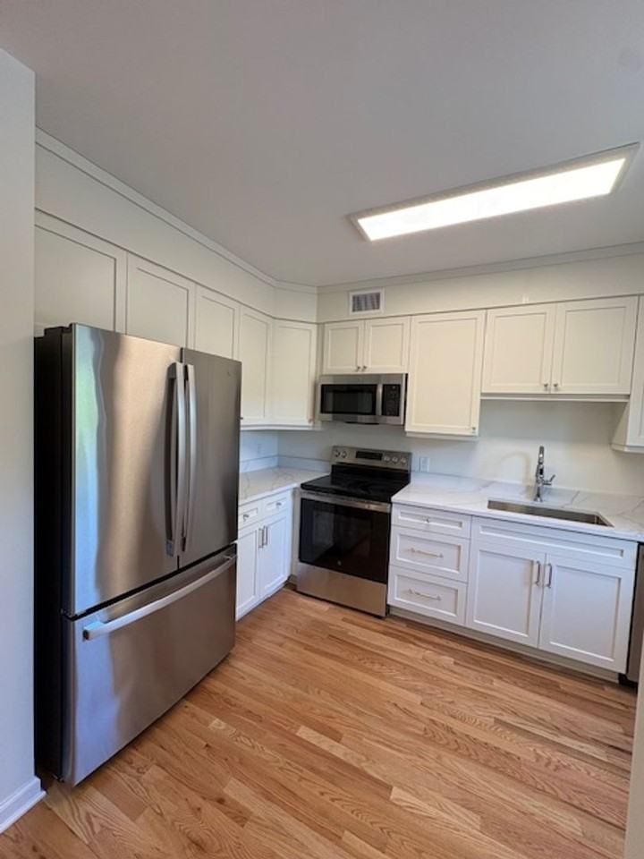 664 Windermere Blvd #B - Photo 7 of 33