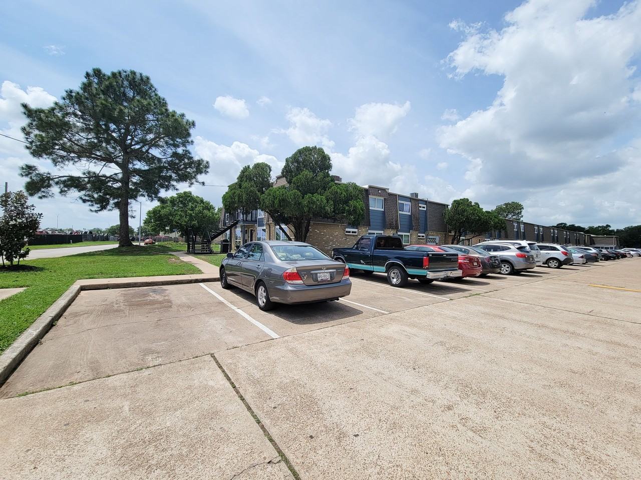 101 BROOKSIDE LANE - Photo 3 of 32