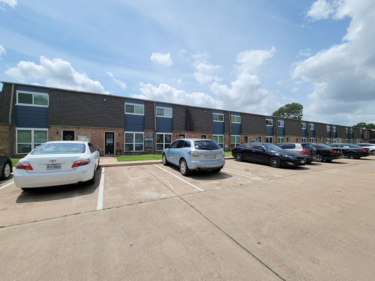101 BROOKSIDE LANE - Photo 4 of 32