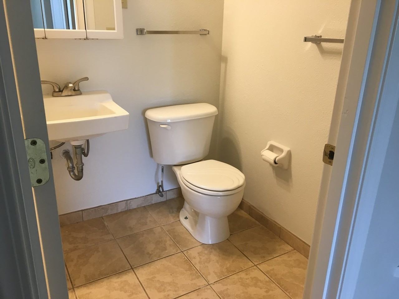 Maple Court Apartments - Photo 2 of 8