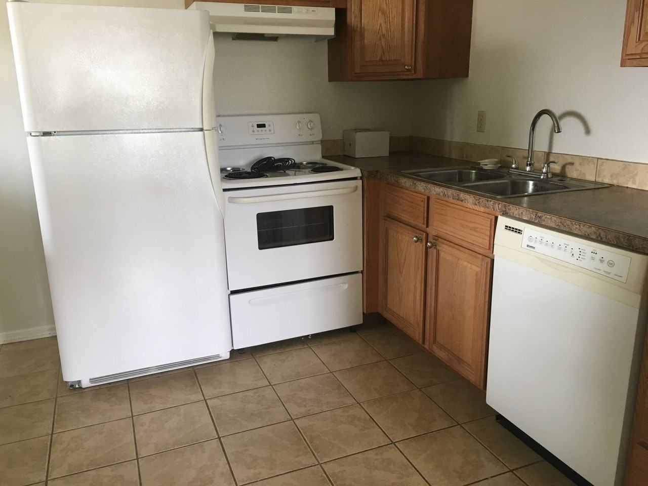 Maple Court Apartments - Photo 3 of 8