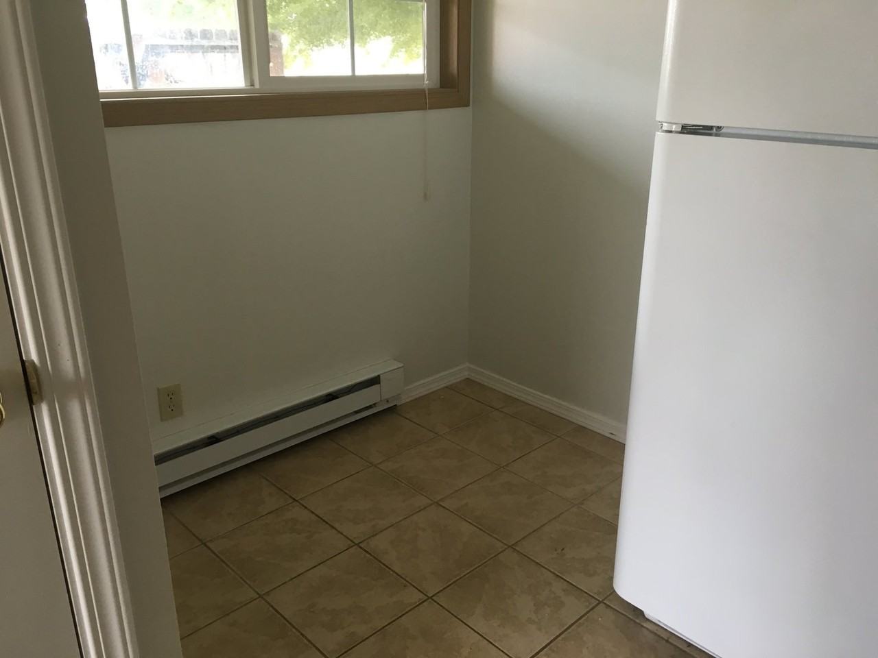 Maple Court Apartments - Photo 4 of 8