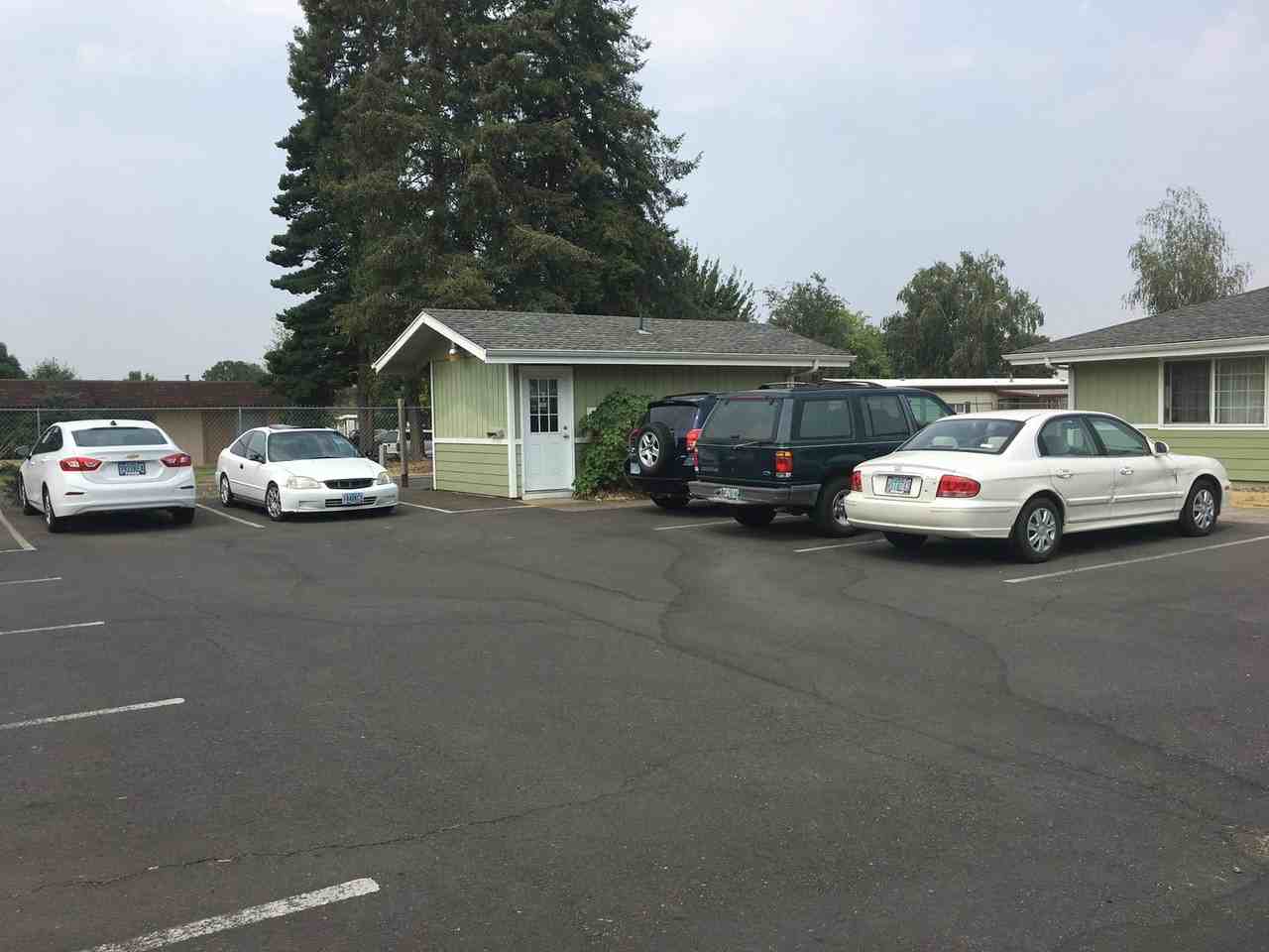 Maple Court Apartments - Photo 6 of 8