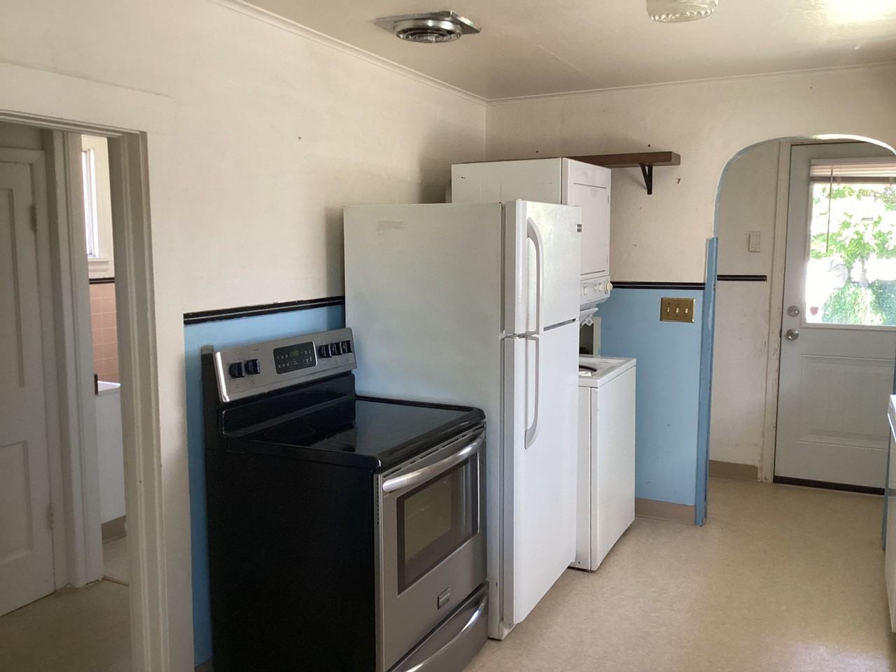 2219 Rockefeller Ave #A - Photo 2 of 26