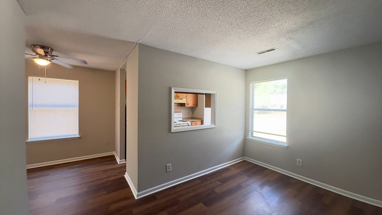 152B Dorchester Manor Blvd - Photo 6 of 14