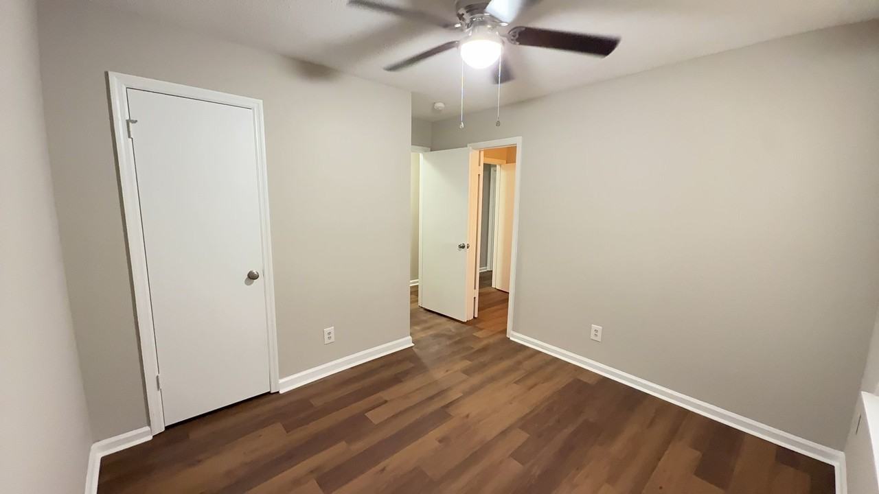 152B Dorchester Manor Blvd - Photo 7 of 14