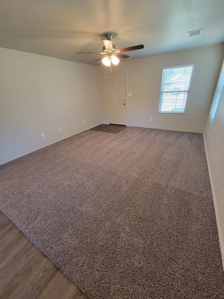 2136 Heritage Meadow Ln - Photo 4 of 20