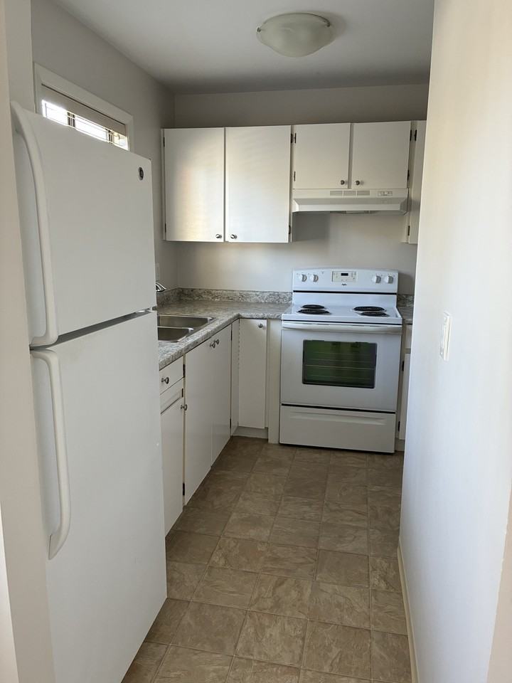 1800 Comox Avenue - Photo 2 of 11