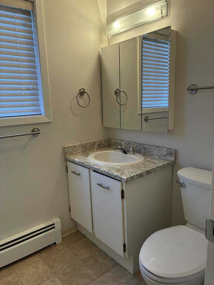 1800 Comox Avenue - Photo 7 of 11