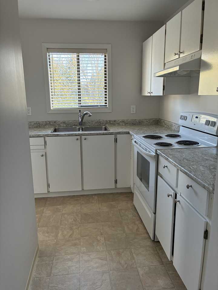 1800 Comox Avenue - Photo 3 of 11