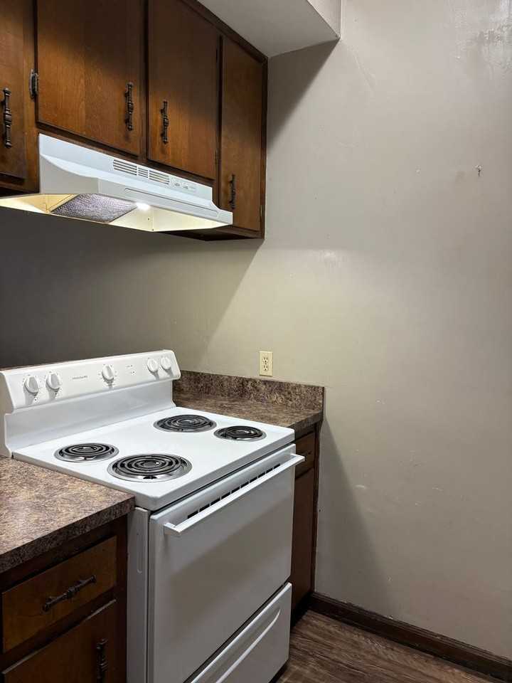 3743 Donovan Dr - Photo 4 of 12