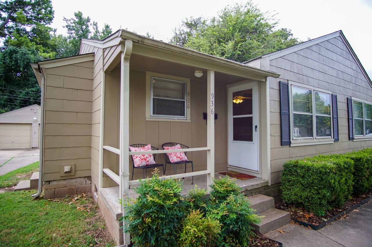 936 E 37th Pl - Photo 3 of 20