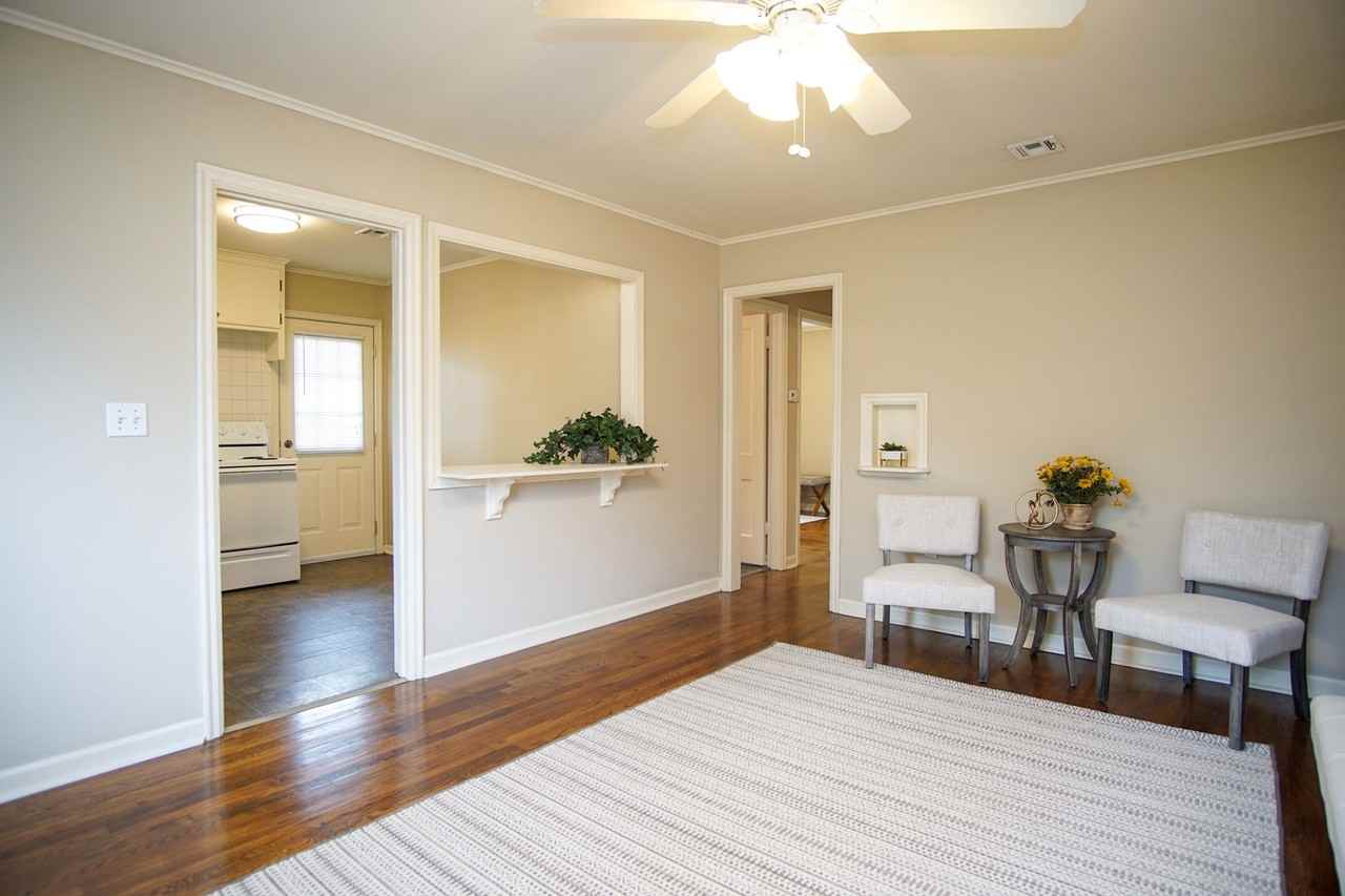 936 E 37th Pl - Photo 5 of 20