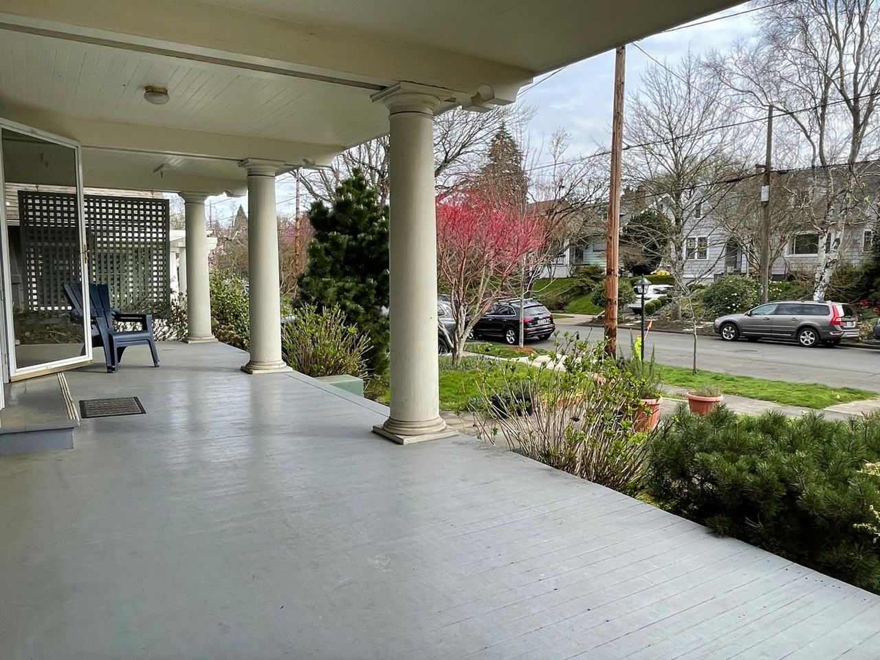 515 Ne Floral Pl - Photo 3 of 26